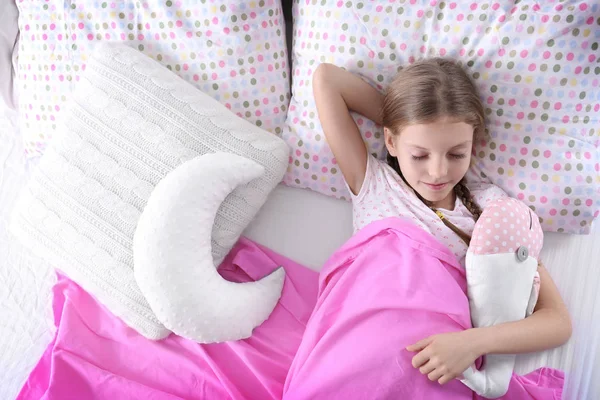 Nettes Kleines Mädchen Schläft Bett — Stockfoto