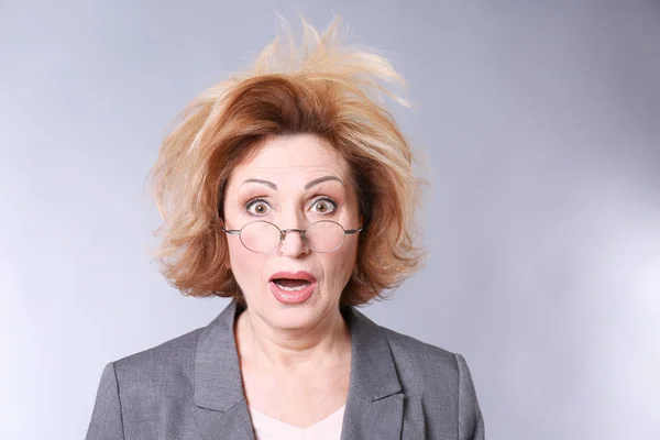 Astonished senior woman with eyeglasses — Stock Photo, Image