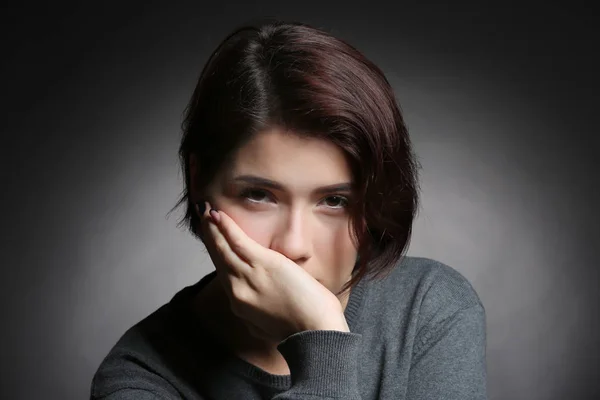 Deprimerad ung kvinna — Stockfoto