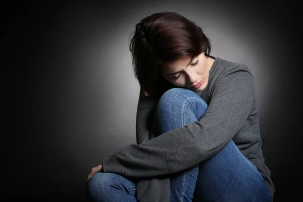 Depressieve jonge vrouw — Stockfoto