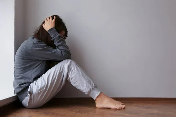 Depressed young woman — Stock Photo, Image