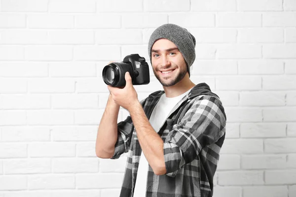 Jovem fotógrafo bonito — Fotografia de Stock