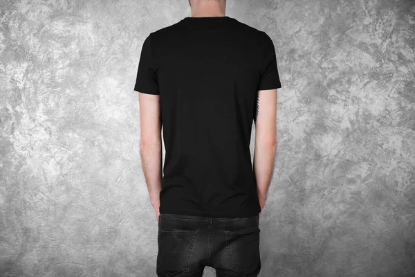 黒のTシャツの男 — ストック写真