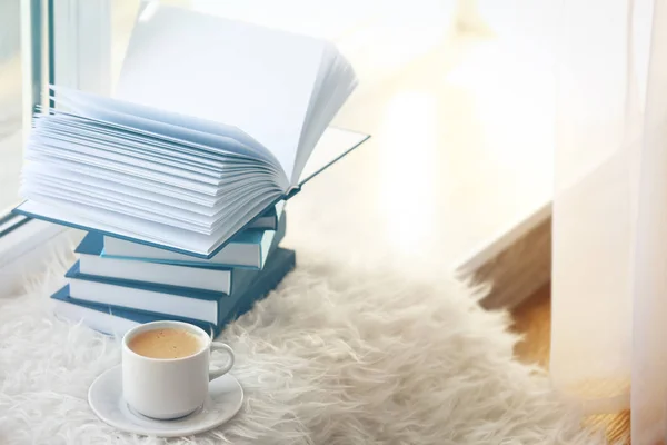 Cup of coffee and books — Stock Photo, Image