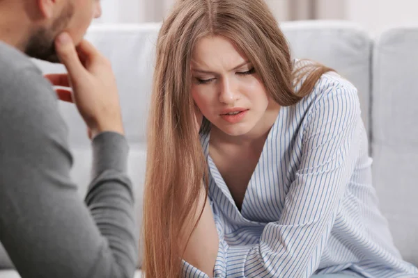 Pareja joven discutiendo — Foto de Stock