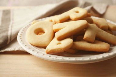 Tanımlama bilgisi alfabesi ile plaka