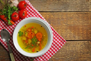 Taze sebze ve çorba 