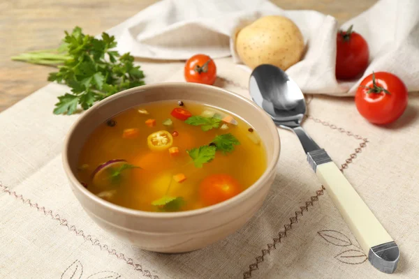 Ciotola con zuppa di verdure fresche — Foto Stock