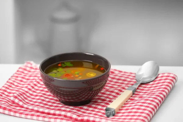 Cuenco con sopa de verduras frescas — Foto de Stock