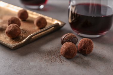 şarap ve çikolata truffles 
