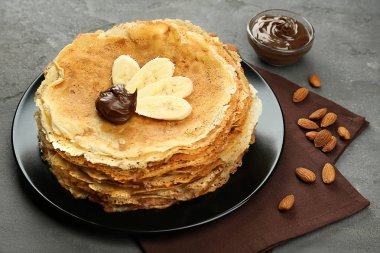 Muzlu ve çikolatalı krep.