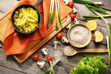 Geleneksel sebze rice ile kızartma tavası 