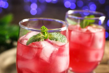 Lezzetli şarap spritzer bardak