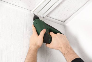 perde Ray yükleme eller