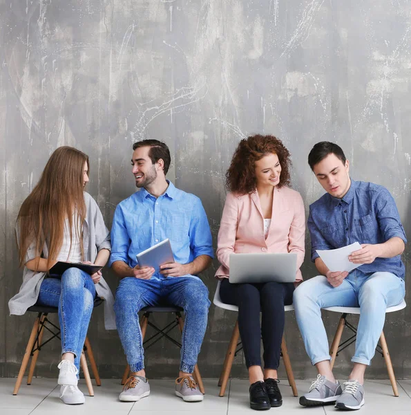 Gruppo Persone Attesa Colloquio Lavoro Sala — Foto Stock