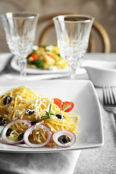 Tallrik med pastasallad — Stockfoto