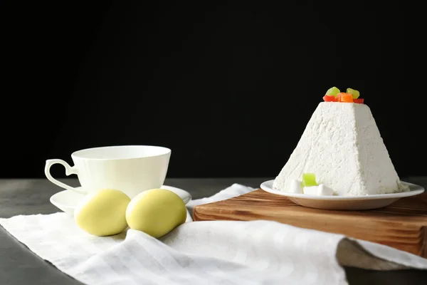 Творожный пасхальный торт — стоковое фото