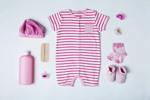 Ropa de bebé y accesorios — Foto de Stock