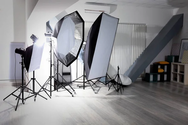 Studio s lightning zařízení — Stock fotografie