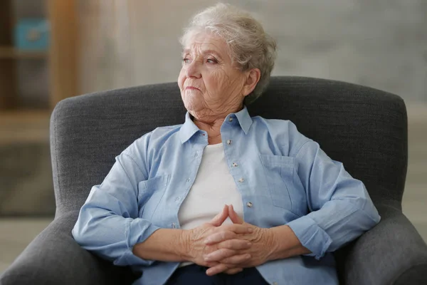 Depressed elderly woman — Stock Photo, Image