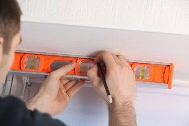 pencere ölçümler yaparak eller