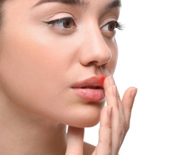 kadının dudaklarına dokunmadan 