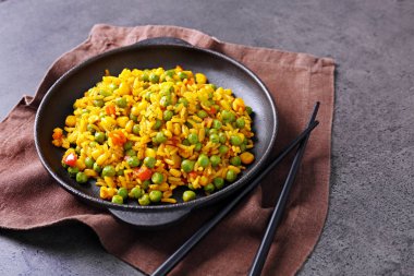 Sebze ile lezzetli pirinç