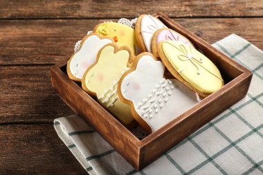 sırlı Paskalya kurabiyeleri