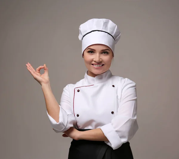 Mujer joven chef —  Fotos de Stock