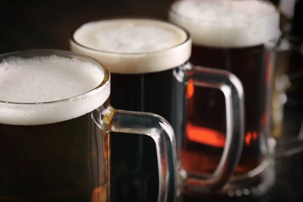 Gläser mit kaltem Bier — Stockfoto