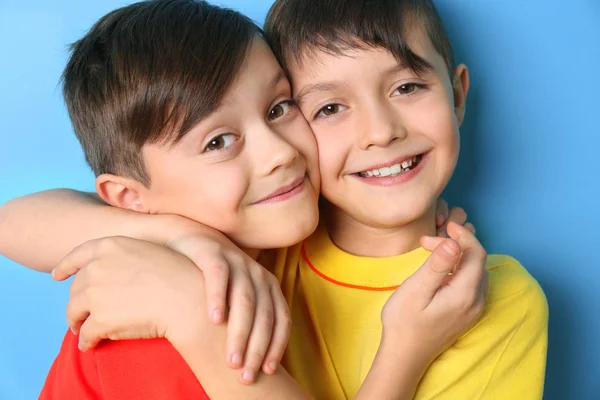 Twin Brothers Blue Background — Stock Photo, Image