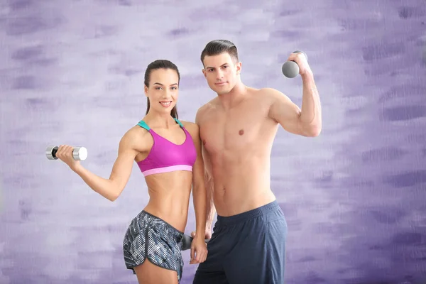 Desportivo jovem casal formação juntos — Fotografia de Stock