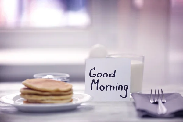 Note GOOD MORNING on kitchen table — Stock Photo, Image