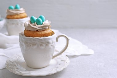 Porselen fincan lezzetli kek