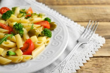 Domatesli makarna salatası