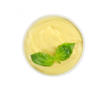 Krem peynir ve fesleğen yaprakları