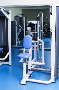 Modern spor salonunun içi. 