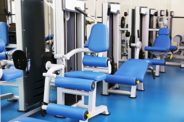 Modern spor salonunun içi. 