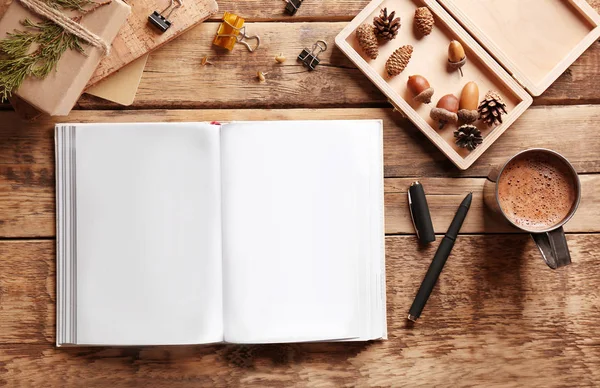 Diario de cuaderno en blanco con taza de café —  Fotos de Stock