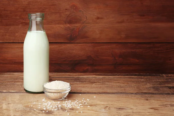 牛乳とご飯と小鉢のボトル — ストック写真