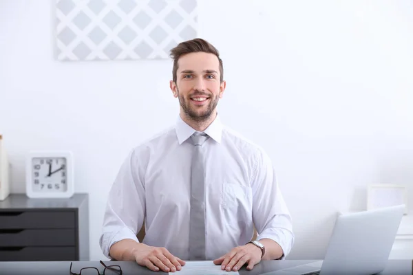 HR manager sollicitatiegesprek geleidende — Stockfoto