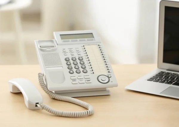 Teléfono con receptor recogido — Foto de Stock