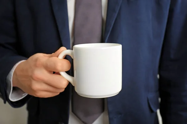 Man holding blank cup — Stock Photo, Image