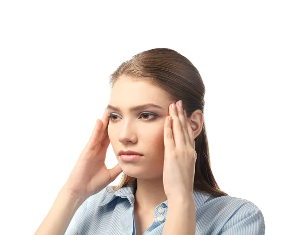 Krásná mladá žena trpí bolest hlavy na bílém pozadí — Stock fotografie