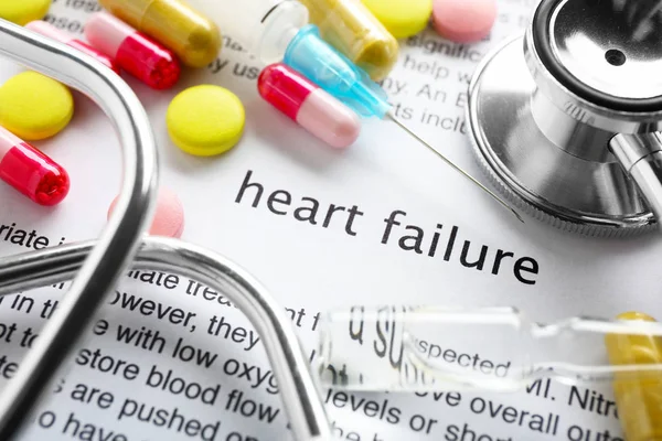 Frase HEART FAILURE al centro dei farmaci — Foto Stock