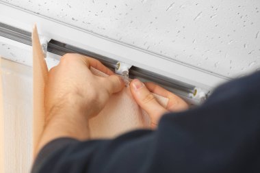 güneşlikler yükleme eller