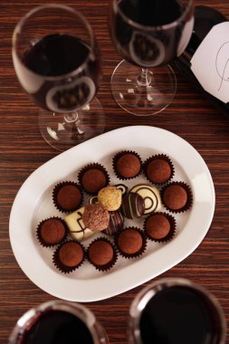 Şarap ve çikolata bardak 