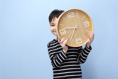 Şirin küçük çocuk.  