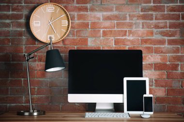 Modern tasarımcı çalışma alanı