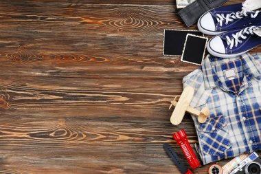 Tablo üzerinde seyahat aksesuarları